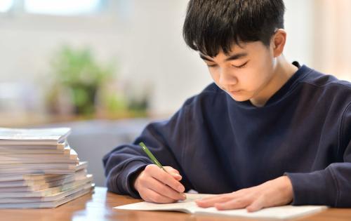 中学受験の過去問はいつから？何年分やるべき？過去問のやり方と注意点